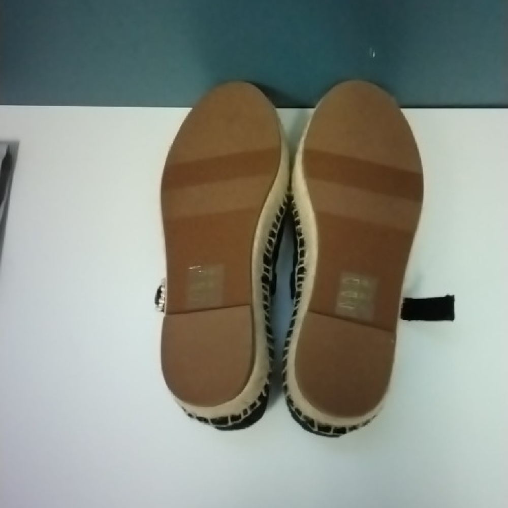 Shoes - Picture 5 of 9